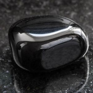 Black Onyx Spiritual Meaning: Protection, Grounding, and Inner Strength