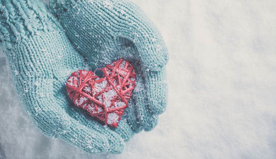 Snow heart mittens